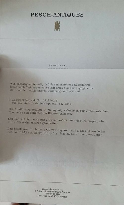 Antiker Mahagoni Geschirrschrank aus dem Jahr 1840